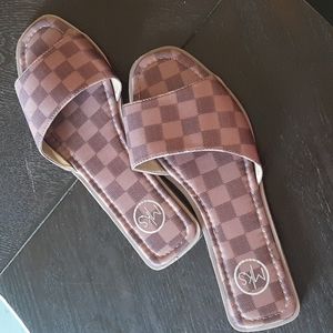 MKS Size 9 Sandals NWOT
